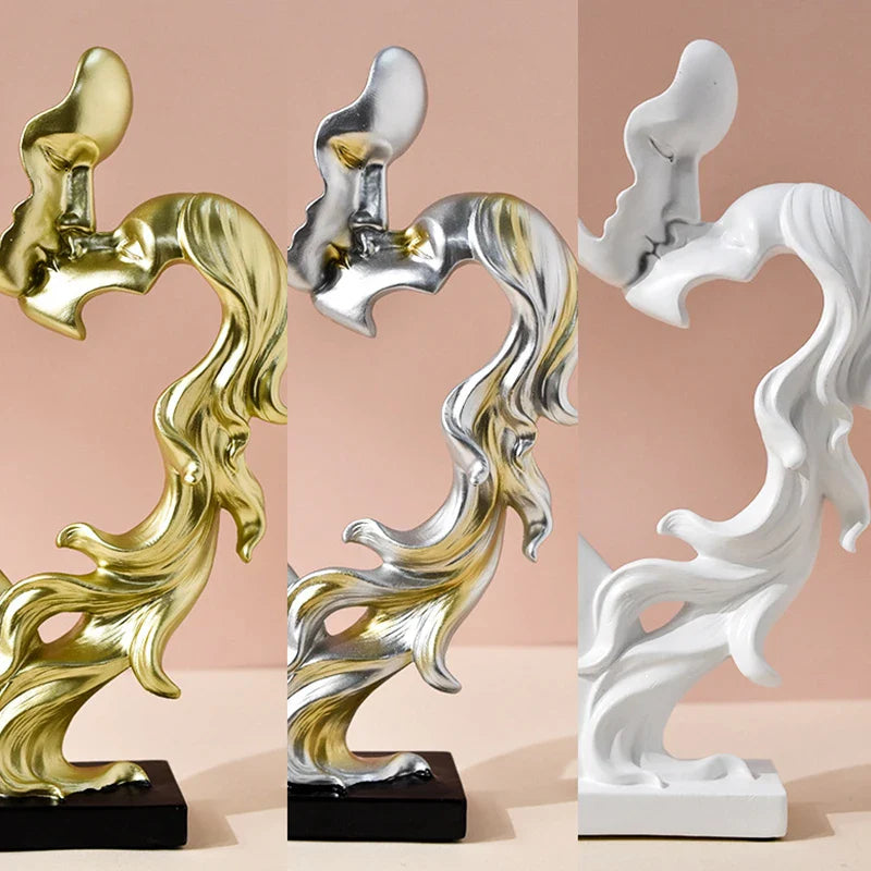 Escultura Nórdica em Resina de Casal se Beijando