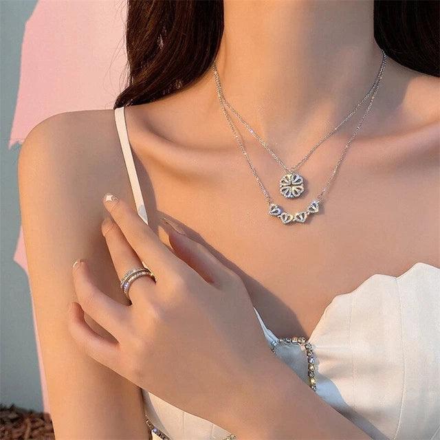 Colar Trevo do Amor Buzz®️ + Caixa com 6 Rosas - Envio Imediato
